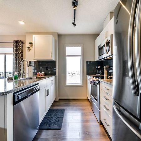 Bright Luxe Condo, Ac, Top Floor, King Bed, Balcony! Έντμοντον Εξωτερικό φωτογραφία