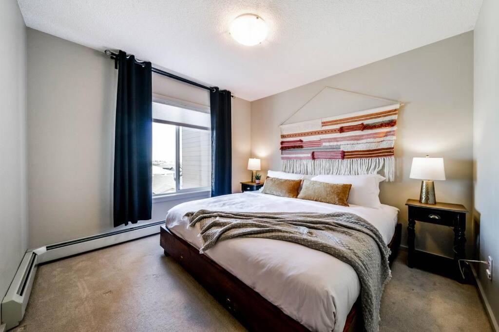 Bright Luxe Condo, Ac, Top Floor, King Bed, Balcony! Έντμοντον Εξωτερικό φωτογραφία