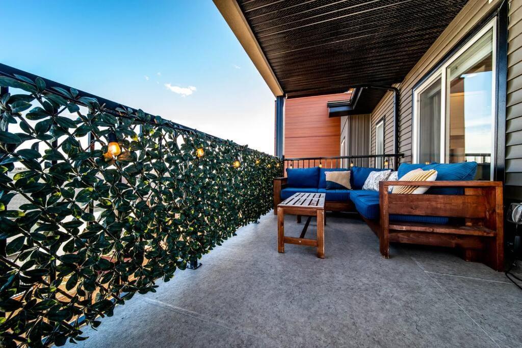 Bright Luxe Condo, Ac, Top Floor, King Bed, Balcony! Έντμοντον Εξωτερικό φωτογραφία