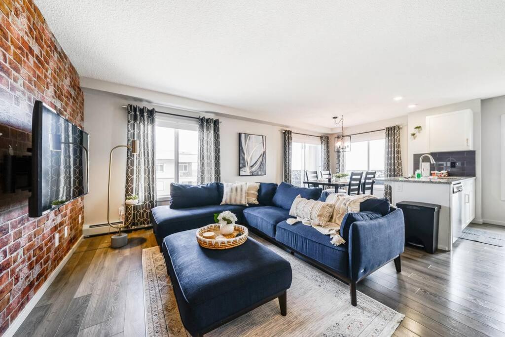 Bright Luxe Condo, Ac, Top Floor, King Bed, Balcony! Έντμοντον Εξωτερικό φωτογραφία