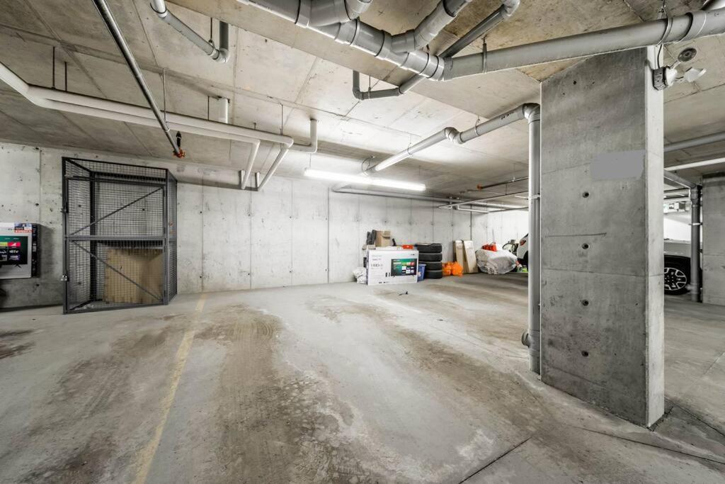 Bright Luxe Condo, Ac, Top Floor, King Bed, Balcony! Έντμοντον Εξωτερικό φωτογραφία