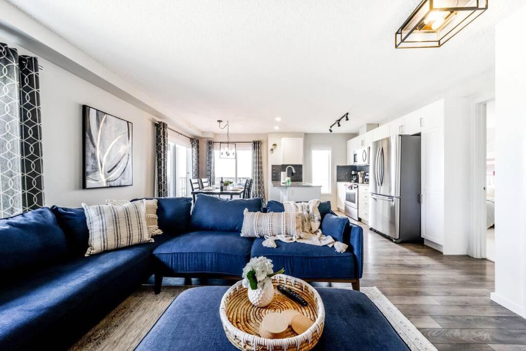 Bright Luxe Condo, Ac, Top Floor, King Bed, Balcony! Έντμοντον Εξωτερικό φωτογραφία