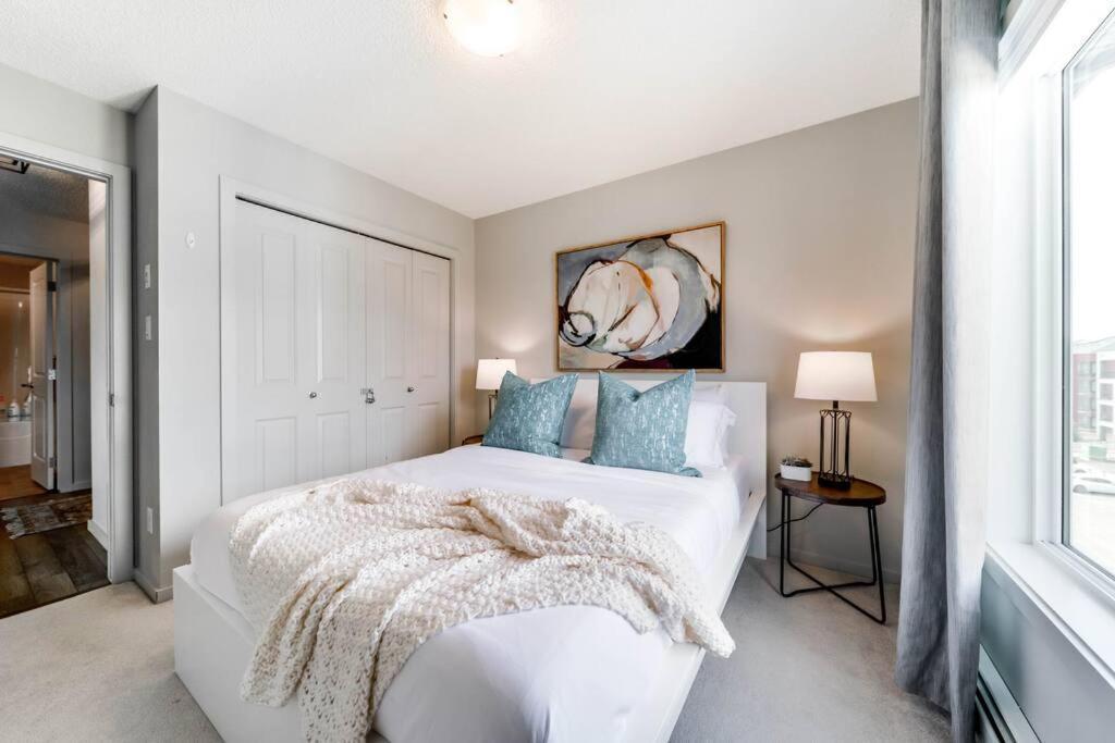 Bright Luxe Condo, Ac, Top Floor, King Bed, Balcony! Έντμοντον Εξωτερικό φωτογραφία