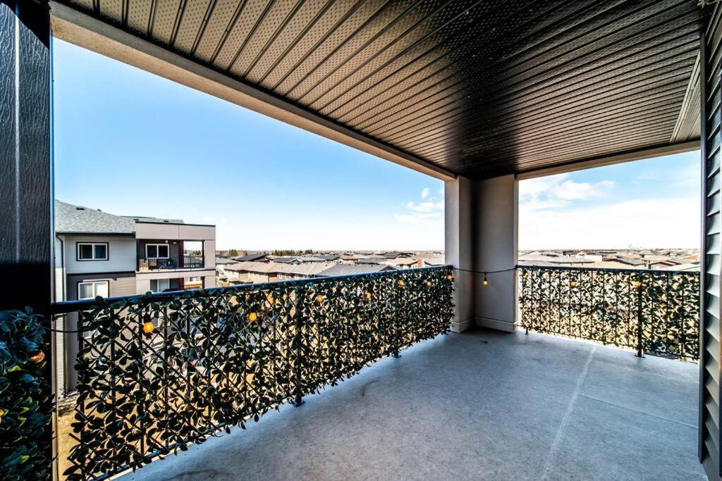 Bright Luxe Condo, Ac, Top Floor, King Bed, Balcony! Έντμοντον Εξωτερικό φωτογραφία