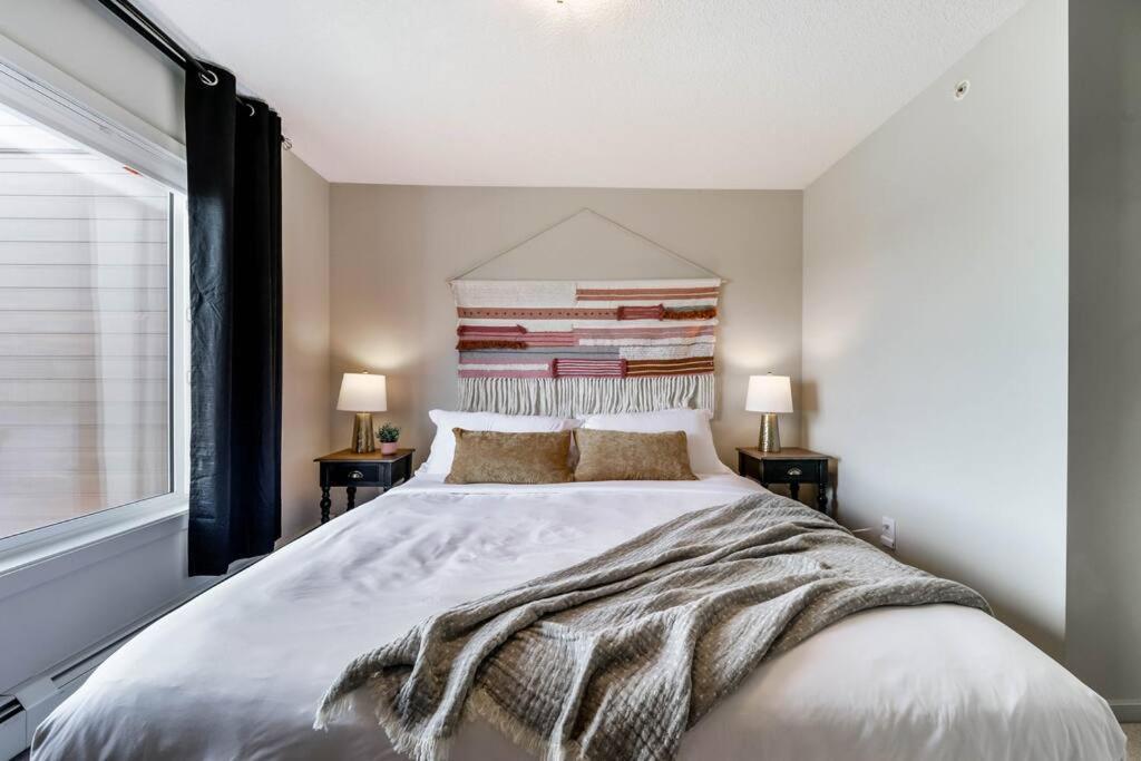 Bright Luxe Condo, Ac, Top Floor, King Bed, Balcony! Έντμοντον Εξωτερικό φωτογραφία