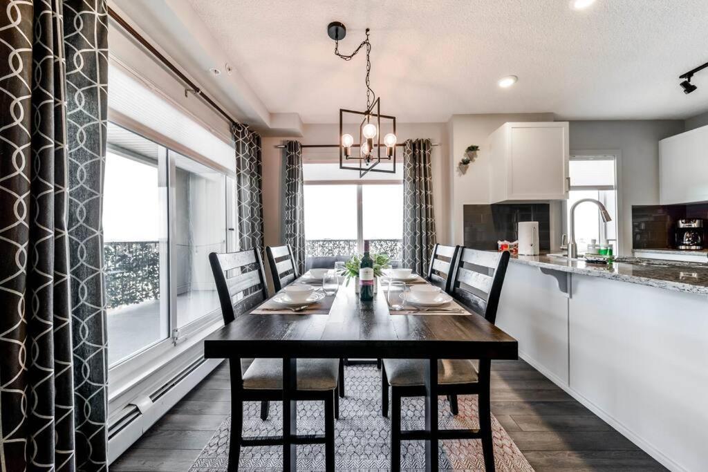 Bright Luxe Condo, Ac, Top Floor, King Bed, Balcony! Έντμοντον Εξωτερικό φωτογραφία