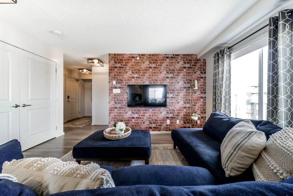 Bright Luxe Condo, Ac, Top Floor, King Bed, Balcony! Έντμοντον Εξωτερικό φωτογραφία