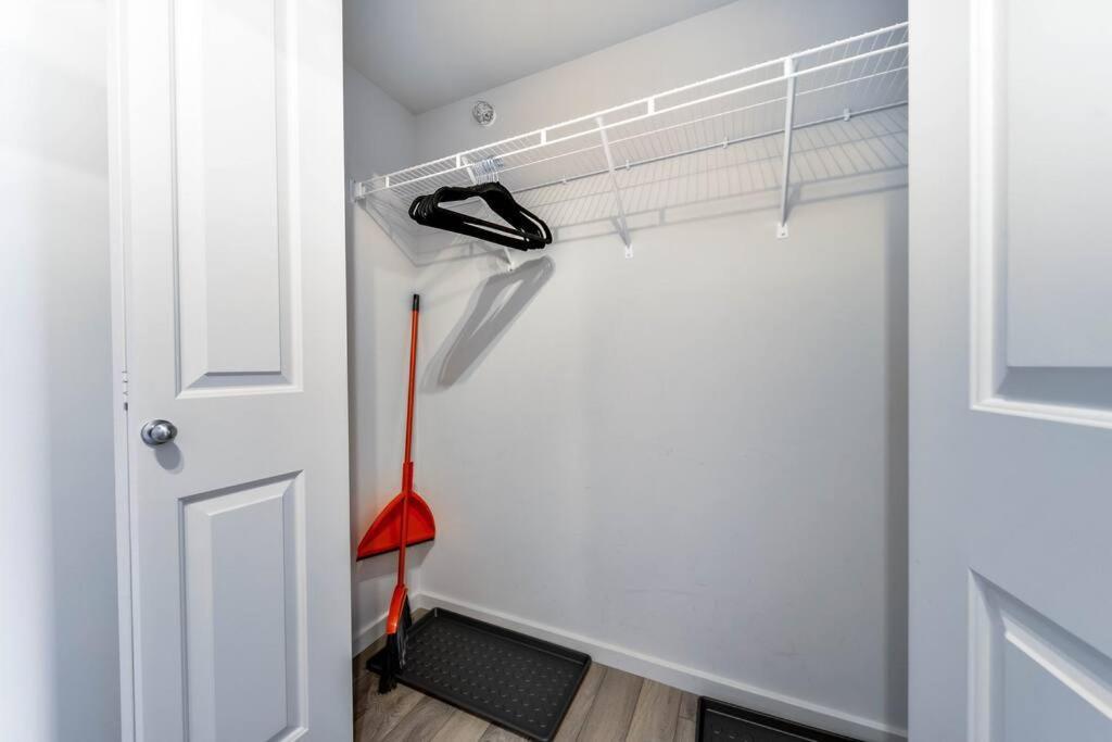 Bright Luxe Condo, Ac, Top Floor, King Bed, Balcony! Έντμοντον Εξωτερικό φωτογραφία