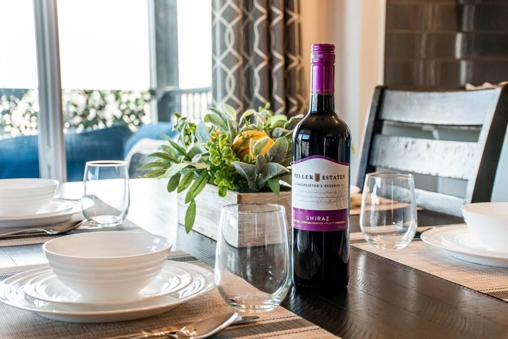 Bright Luxe Condo, Ac, Top Floor, King Bed, Balcony! Έντμοντον Εξωτερικό φωτογραφία